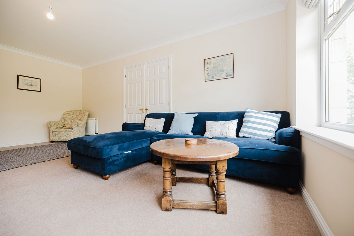 2-LivingRoomD_612b-fb34-8e2a-c05e-a0a3-60ec-3220-f208_20240617101202