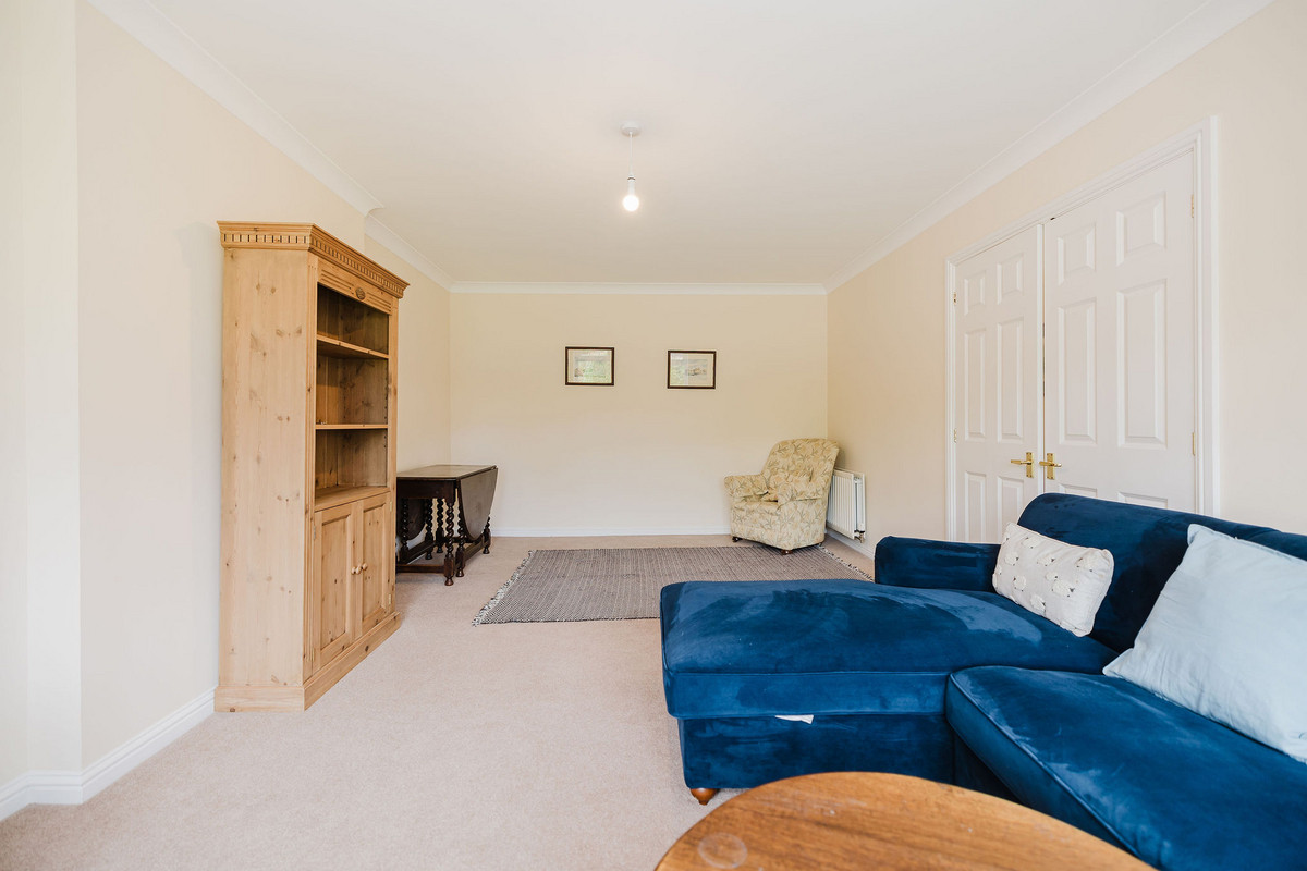 2-LivingRoomE_9b14-c00d-6fa4-d50d-5e20-e932-1087-064e_20240617101204