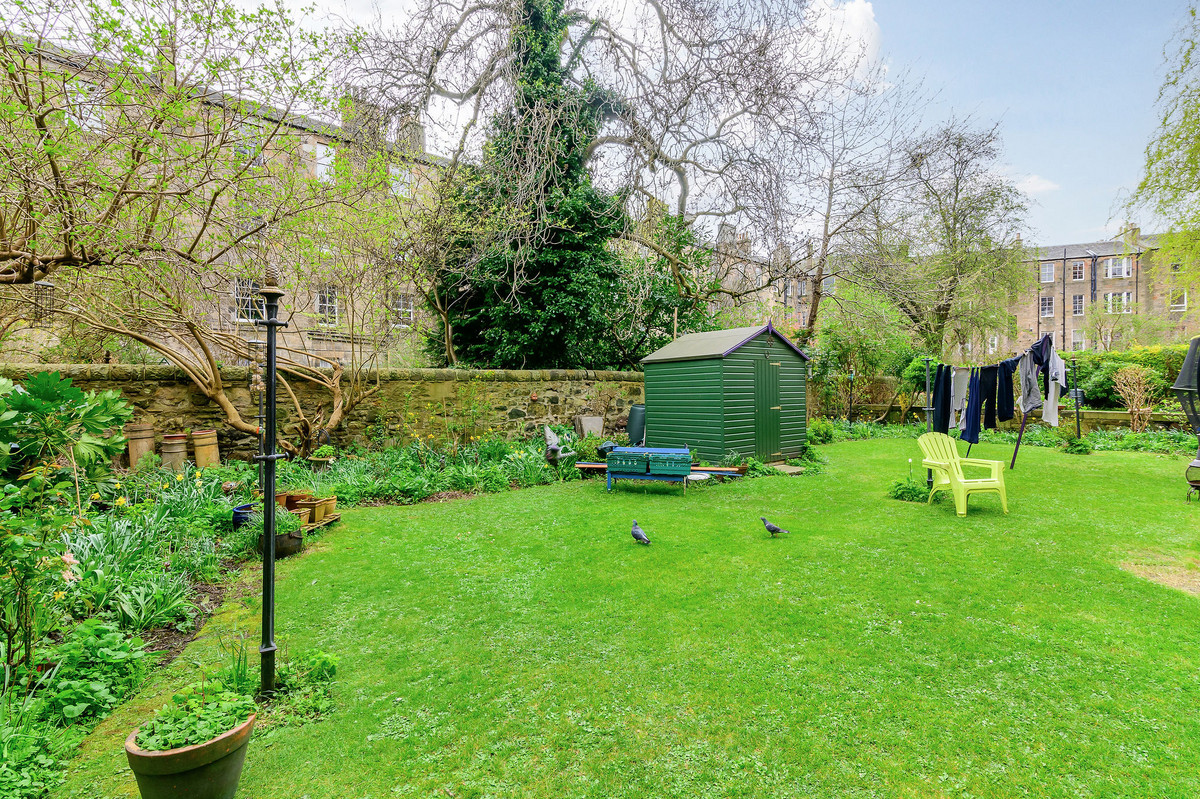 25-6-2F3-PanmurePlac_308e-00a9-d7fd-c917-9d67-d135-b635-701f_20240416101048