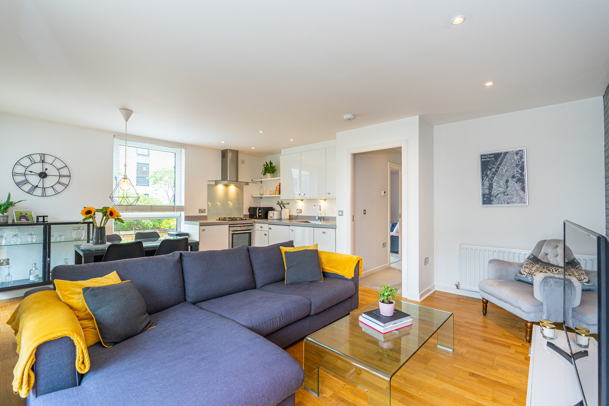 3-livingkitchenbalco_16b1-d03b-39a1-8452-cb3c-51a3-0ea6-c1bb_20210713092321