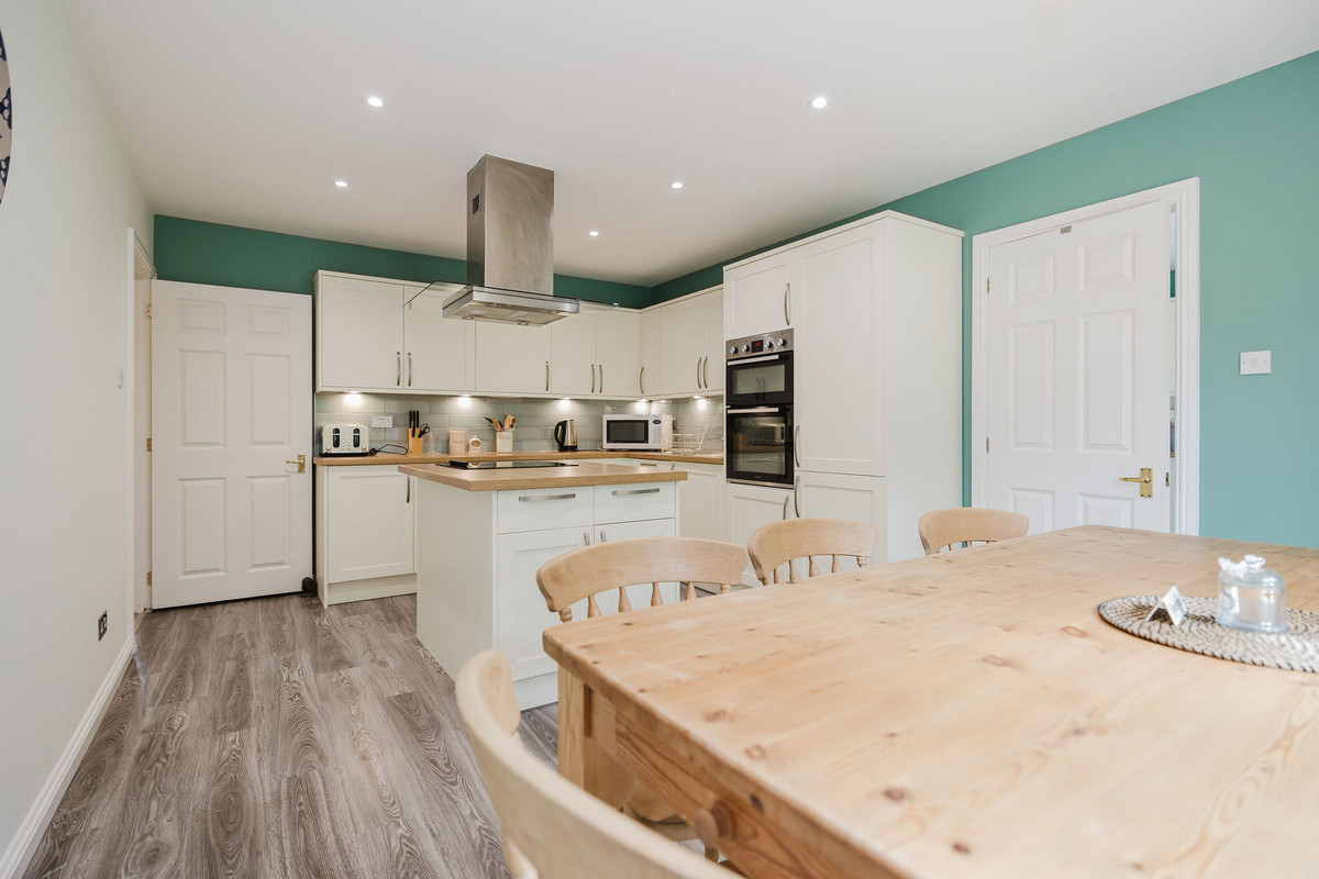 4-DiningB_d37b-11f3-bc8b-99f0-4835-5afb-3532-bf7a_20240617101223