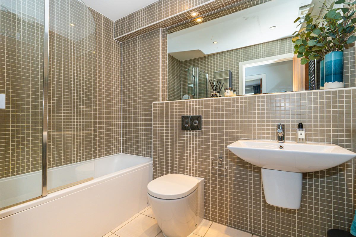 5-bathroom-1-_6221-3962-131c-39de-1b3b-e977-78ca-7ef2_20210713092606