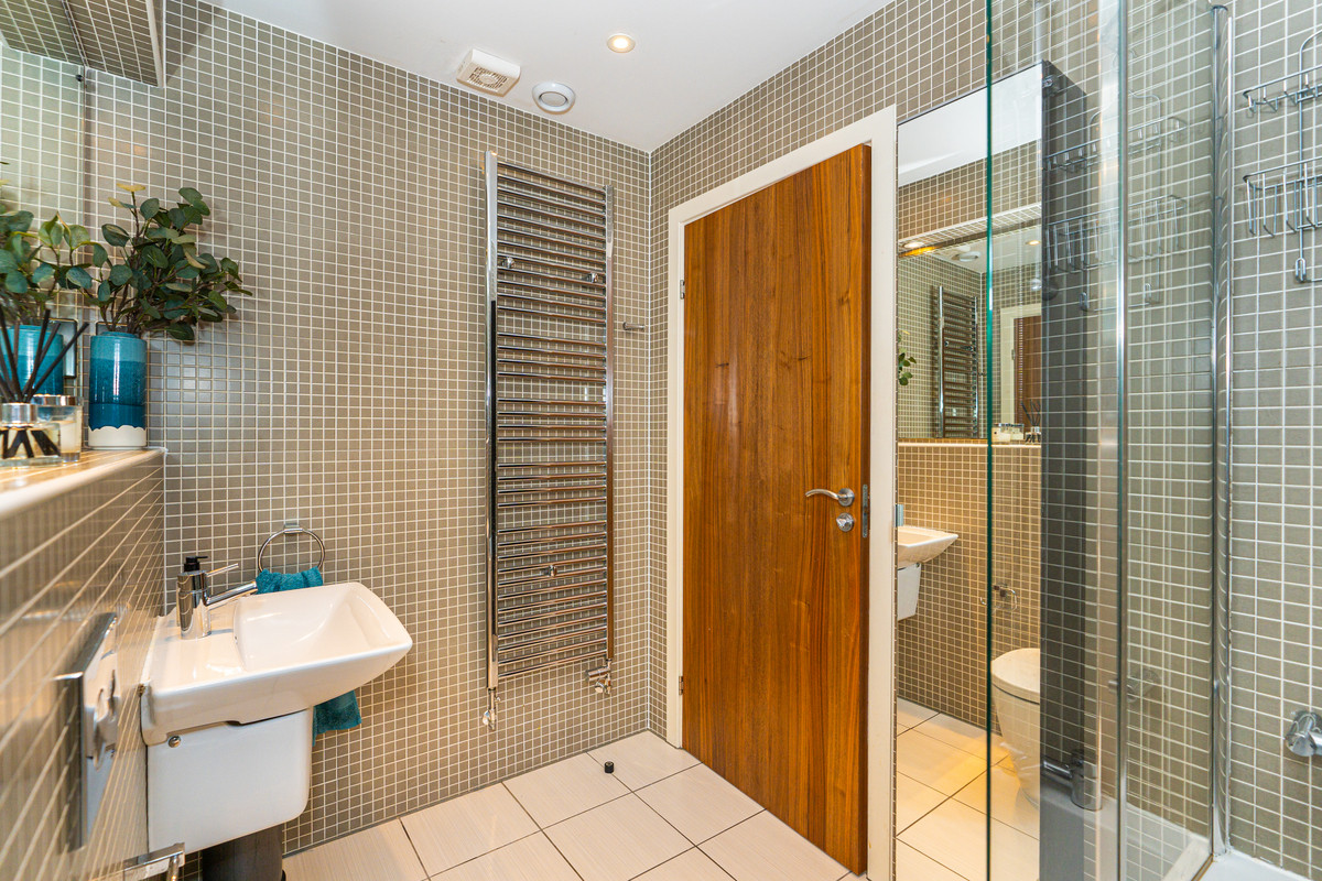 5-bathroom-2-_0265-420b-3266-77c2-585f-54b7-fc5e-75e9_20210713092622