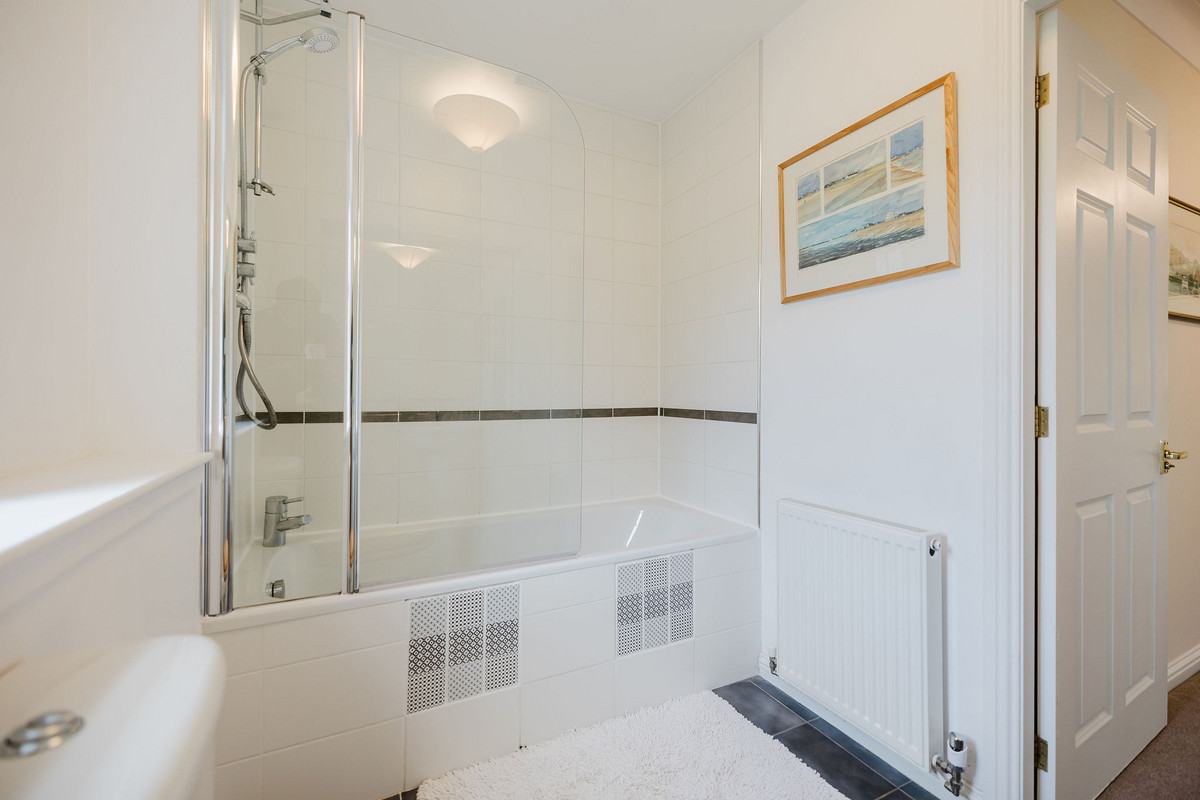 9-BathroomC_3a5c-8c35-9bf0-aedd-bc21-a97e-d579-eee4_20240617101300