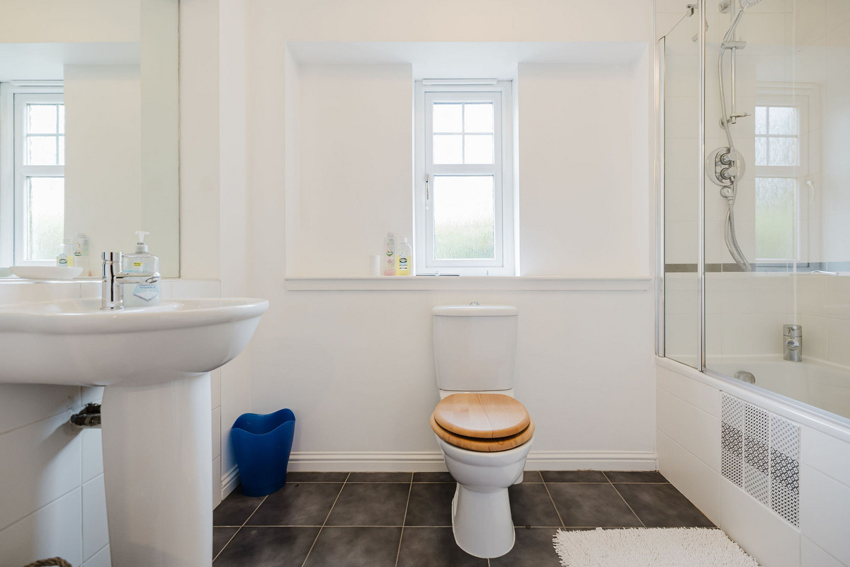 9-Bathroom_97b4-477e-858f-62c5-2d6a-23fe-01e1-139e_20240617101256