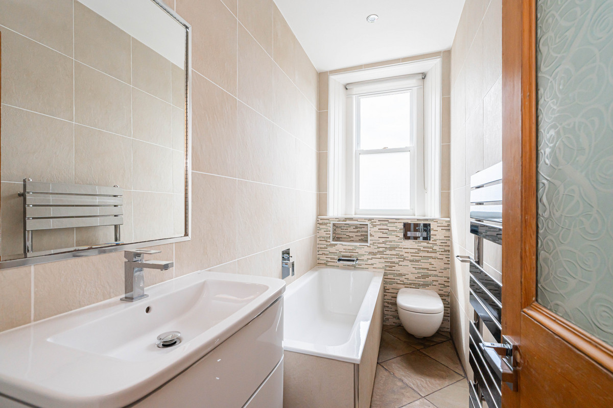 Bathroom-2-1-_1c0f-abb0-9183-22b0-2cf5-8a89-6f63-7336_20250225095740