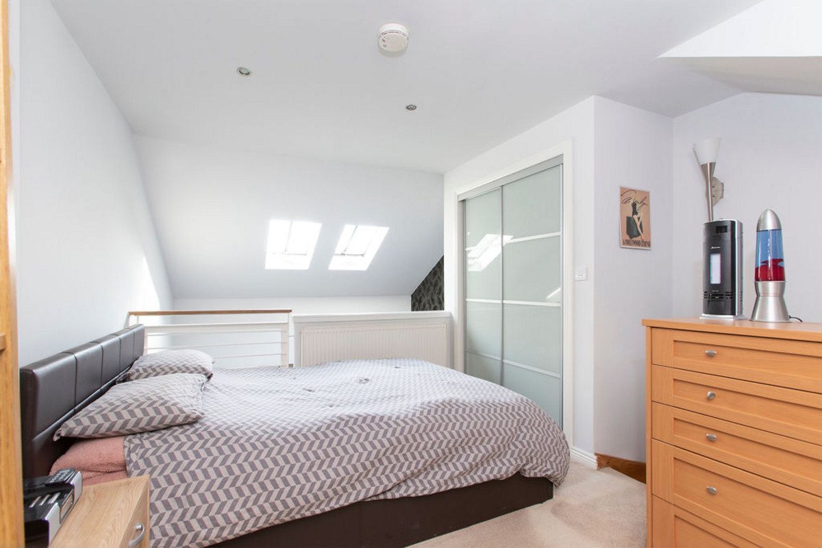 Bedroom1_52bb-78ad-f01a-6684-dd80-8f92-1530-6c0d_20221020083236