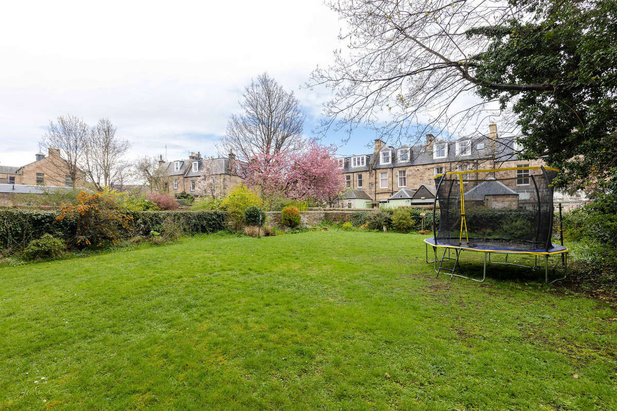 CommunalGardenA_ba37-127f-102e-7ab9-e95f-e4c1-3409-27d0_20230427074909