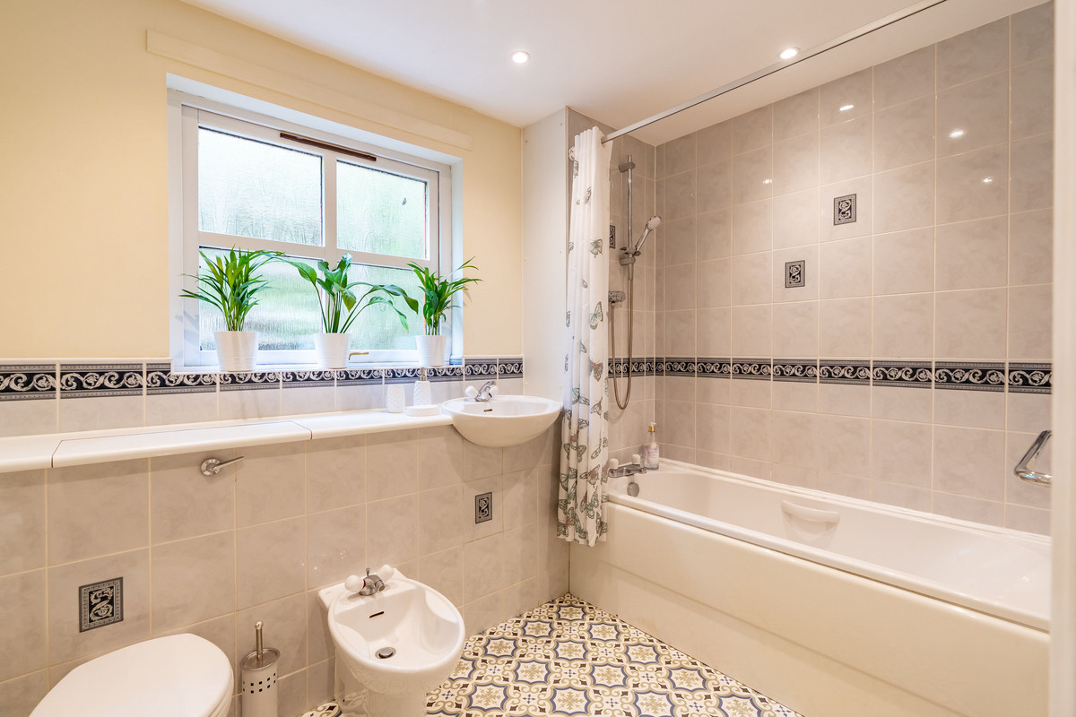 Interiors-25_8499-2fdf-6cb3-0592-5a49-c3d1-d1a2-35ab_20230814101236