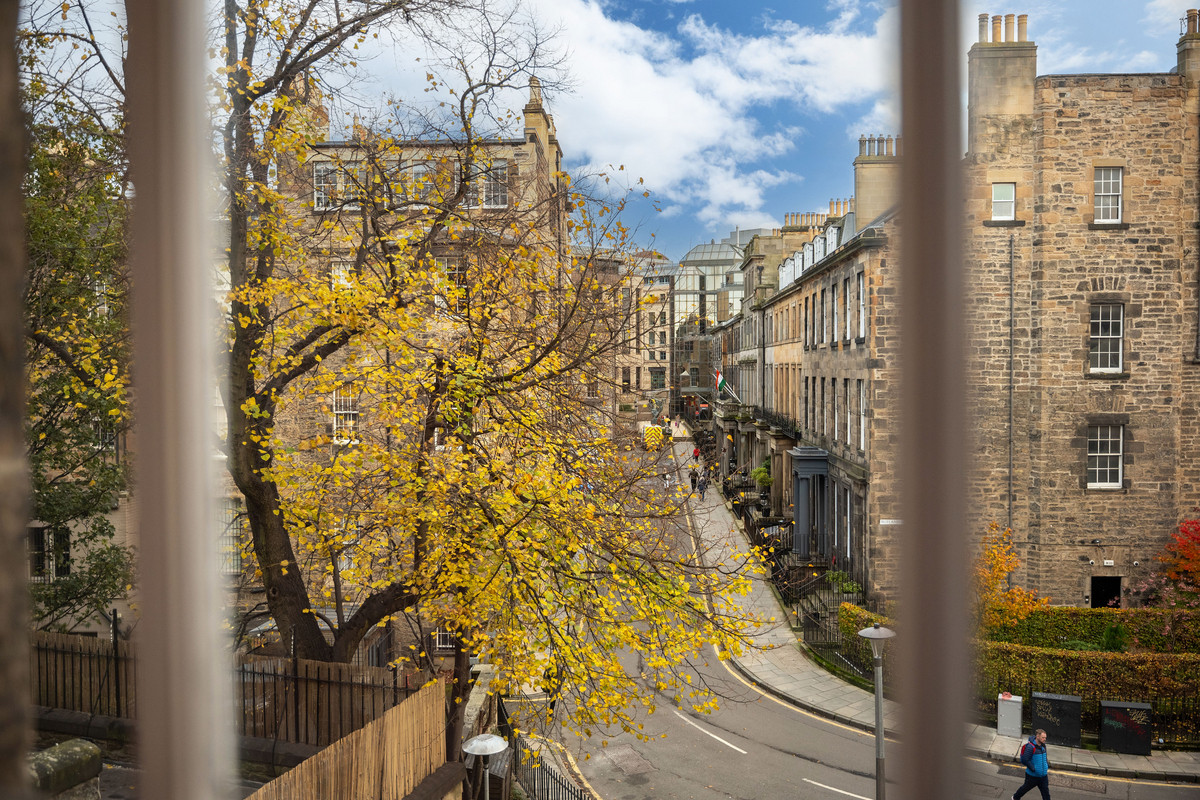 P1100698_ef37-d38b-b314-6a2d-58a5-cc92-e69e-53e4_20231031040048