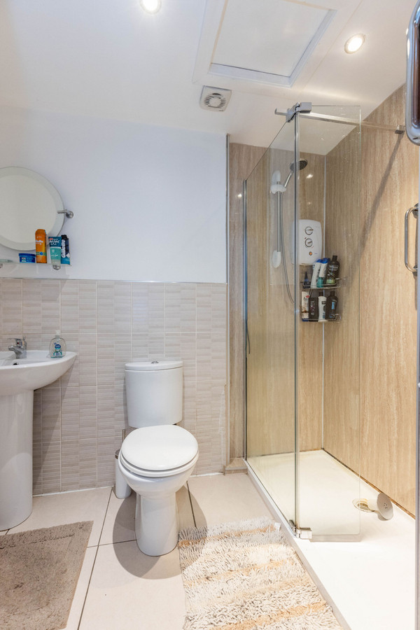 ShowerRoomB_d976-93ea-fa3b-42d2-697d-9e53-0d96-688f_20230427074946