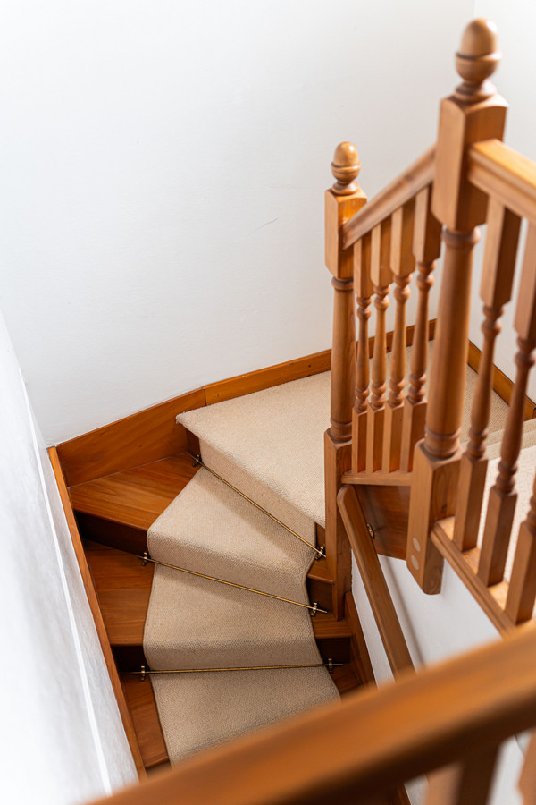 Stairs_8c5c-de52-e8e8-c23a-1030-5ba1-97ba-8d7a_20250225101139